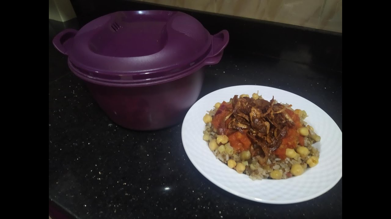 Egyptian Koshary in Tupperware Microwave Rice Pot in 14 minutes الكشري المصري بحله الارز من تابروير
