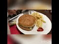Pequeño recorrido de dos lugares de comida rápida