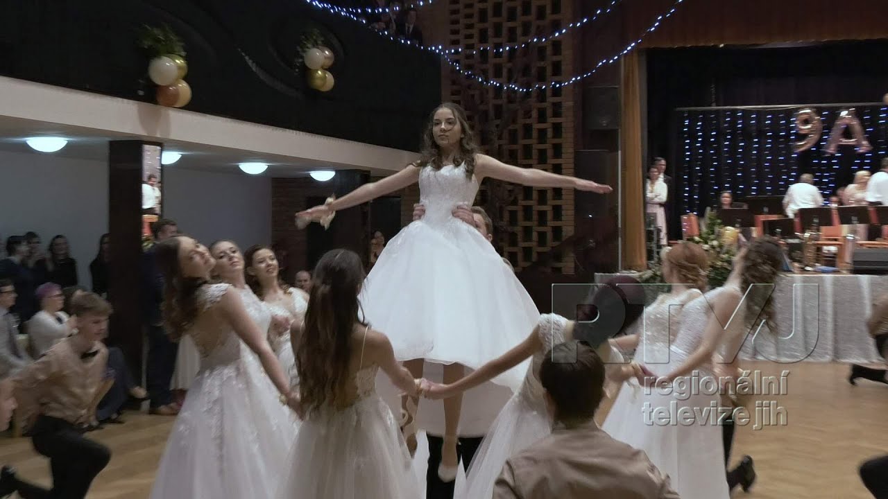 Žáci 9.ročníku ZŠ ve Velkých Bílovicích se představili i ve skladbě Poslední Mohykán