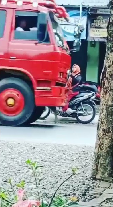 Support The Power Of Ema Ema Ke Ratusan Supir Truk Yang Sedang Berunjuk Rasa TOLAK TRUK ODOL
