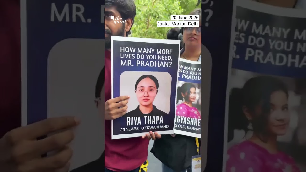Why This JNU Student With Disability Joined the Cockroach Janta Party Protest Twice | The Quint