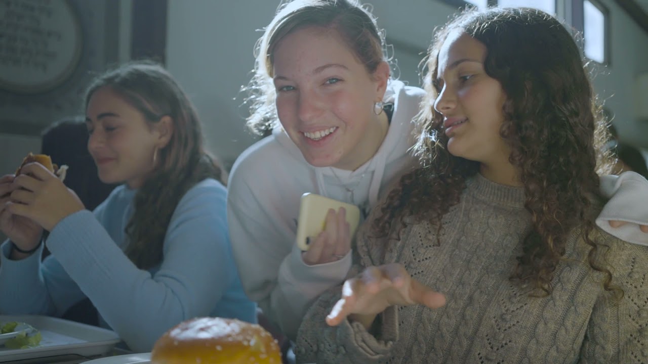 מתחברות. אוהבות. מגשימות.  אולפנת ערד