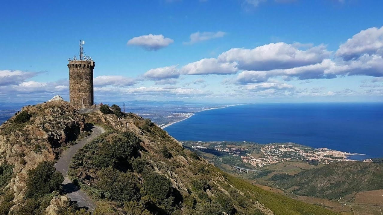 TOUR de la MADELOC - Port-Vendres - Randonnée incontournable dans le Massif  des Albères - YouTube