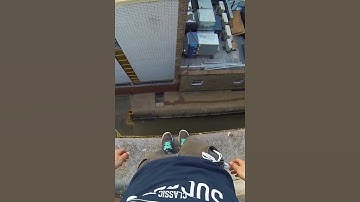 Dangerous Parkour Roof Jump 😲