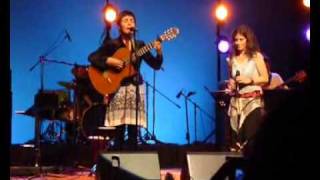 Video-Miniaturansicht von „Darte Luz - Elizabeth Morris y Magdalena Matthey“