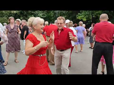 24.06.23Г. Есть Красивая Одна Девушка ...В Гомеле На Танцполе..