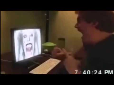 a Guy Punches The Poor Computer Because Of a Scary Maze ...