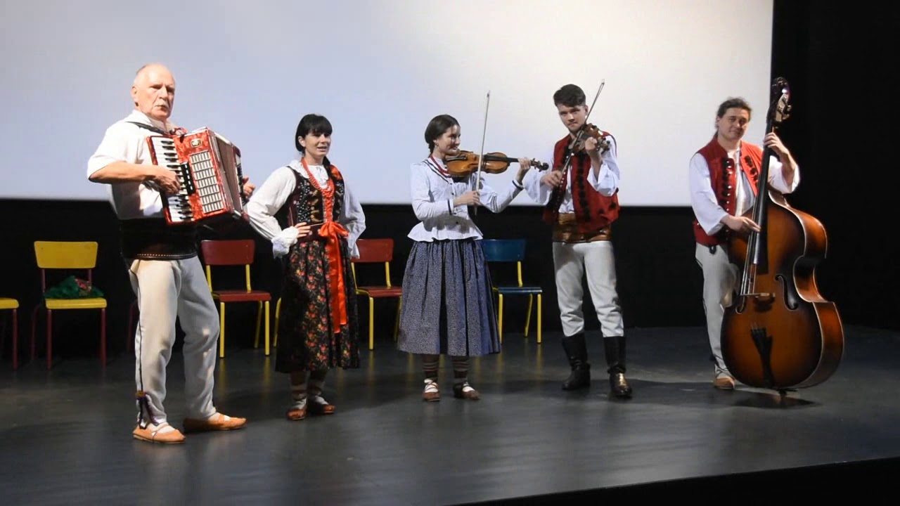Jontki Kapela góralska à Dunières - YouTube