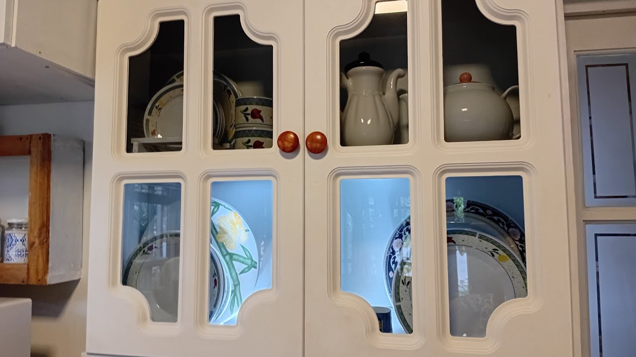 Tinha duas portas e um sonho,fazer um louceiro 