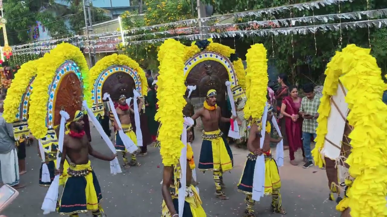 പായൽ കുളങ്ങര ക്ഷേത്രത്തിലേക്ക് തിറ