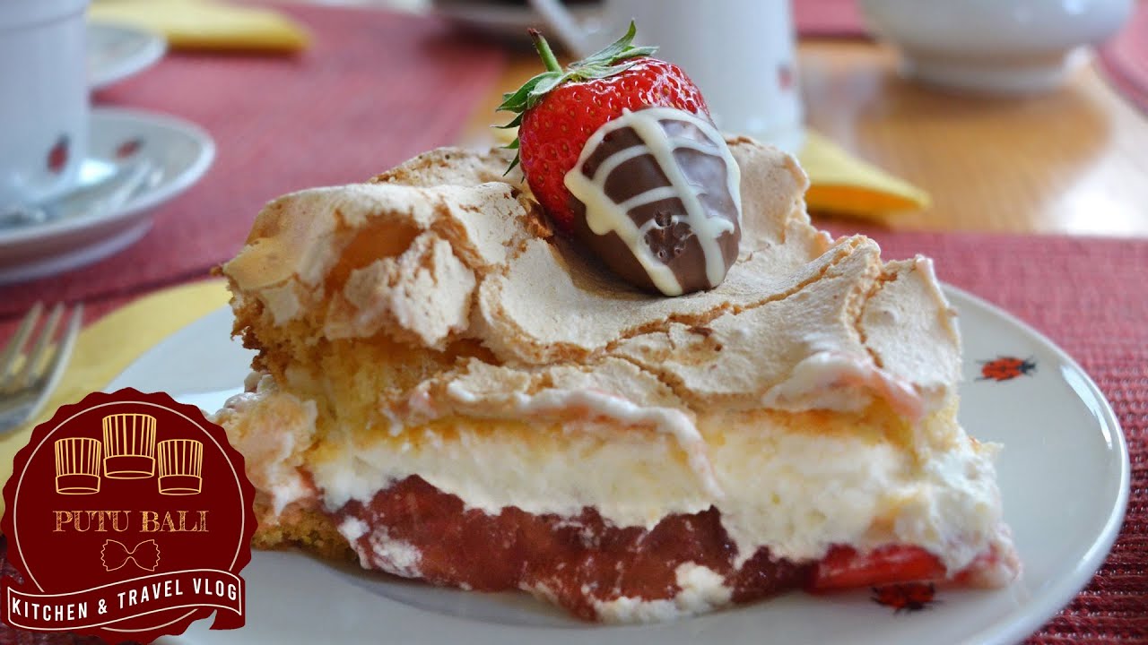 Rhabarber-Erdbeer-Torte mit Baiser | PUTU BALI KITCHEN - YouTube