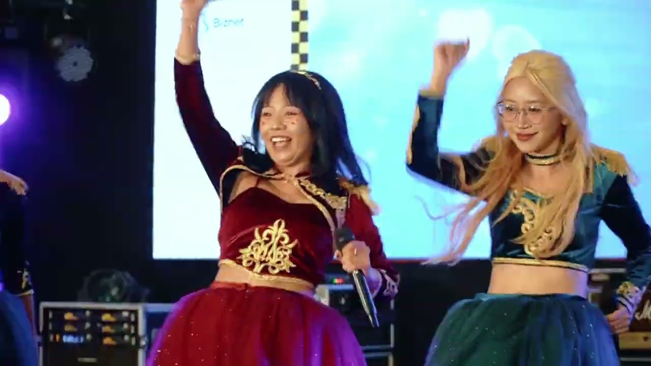 MINERVA LAND - NO CLUE | LIVE AT NEOCON 2025