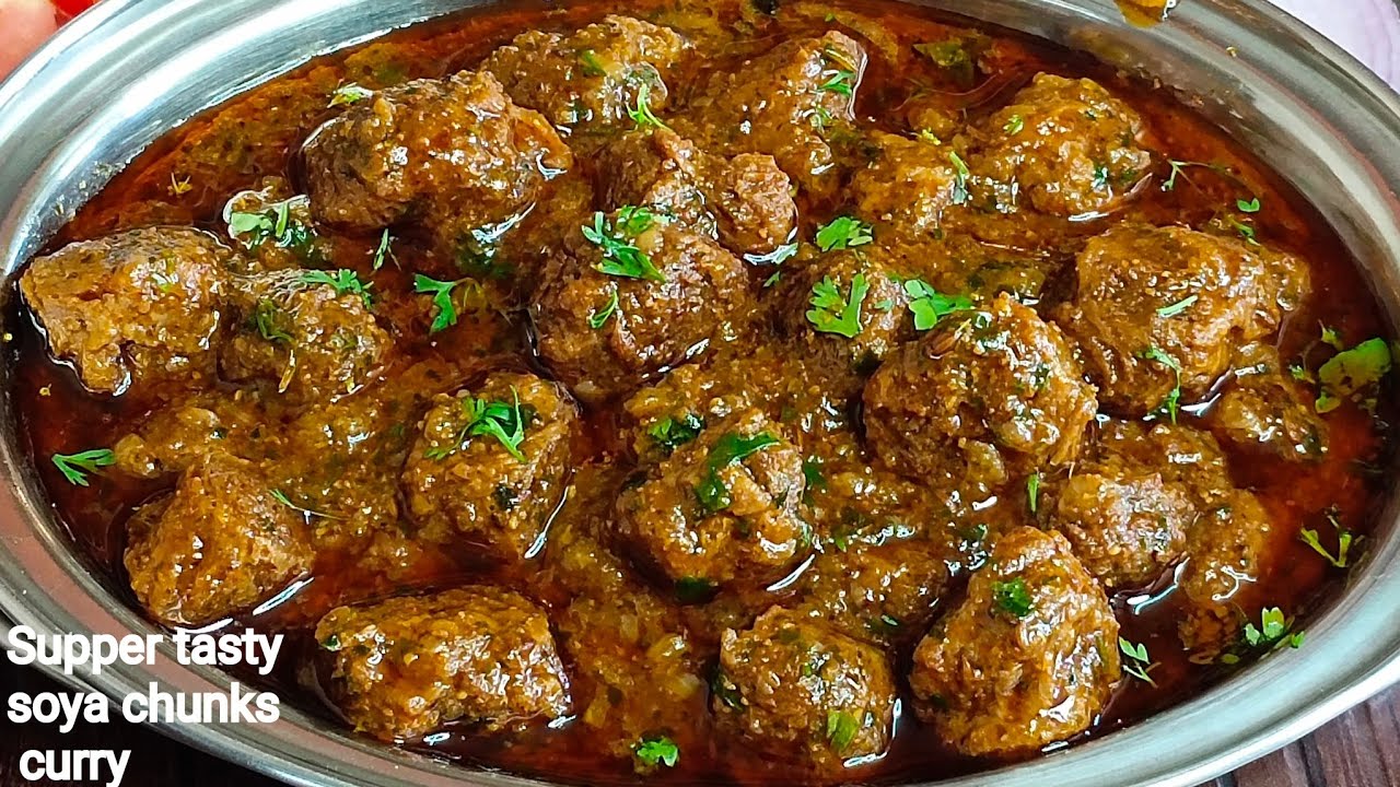 नॉनव्हेज खायचं विसराल अशी खास वेगळी पद्धत वापरून बनवा सोयाबीनची चमचमीत रस्सा भाजी| soya chunks curry
