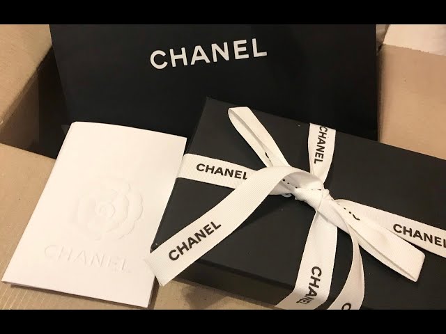 My first Chanel gift I am such a lucky gal ❤️ #chanel #unboxing #birth