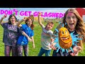 Kate &amp; Lilly Play Splash Potato Game with Mom and BFFs! [Loser Gets Chalk Bombed!]