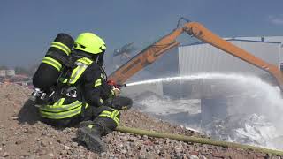 Großer Feuerwehreinsatz beim Brand im Recyclinghof Worms