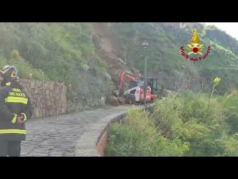 Messina: frana a Savoca, furgone travolto dai detriti