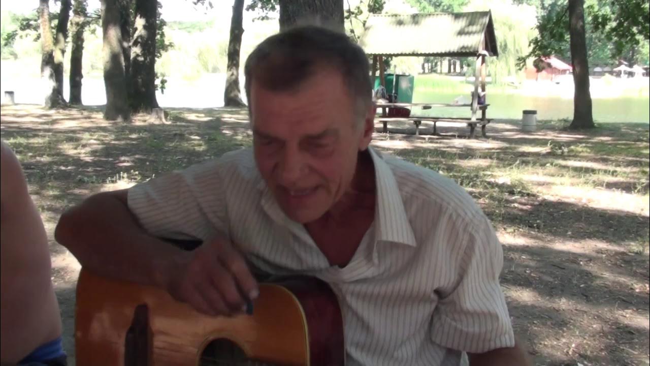 Алеша жарил на баяне шумел гремел. Алеша жарил на баяне шумел гремел. Алеша жарил на баяне шумел гремел. Алеша жарил на баяне шумел гремел. Песня алёша жарил на баяне слушать.