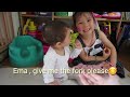 Ema eats a pear with her sister!/洋ナシ食べるエマちゃん!