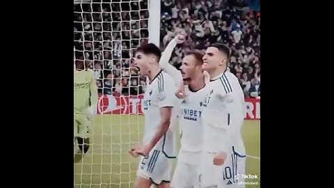 Kevin diks versi untuk dia