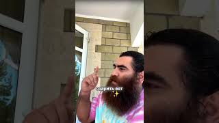Фиолетовые волосы посреди серой реальности