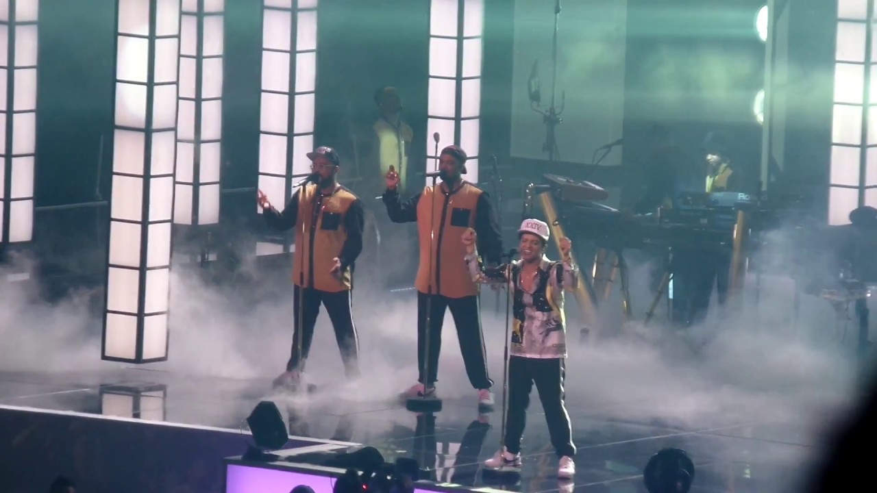 Bruno Mars - Straight Up & Down + Versace On The Floor - Amsterdam 2017