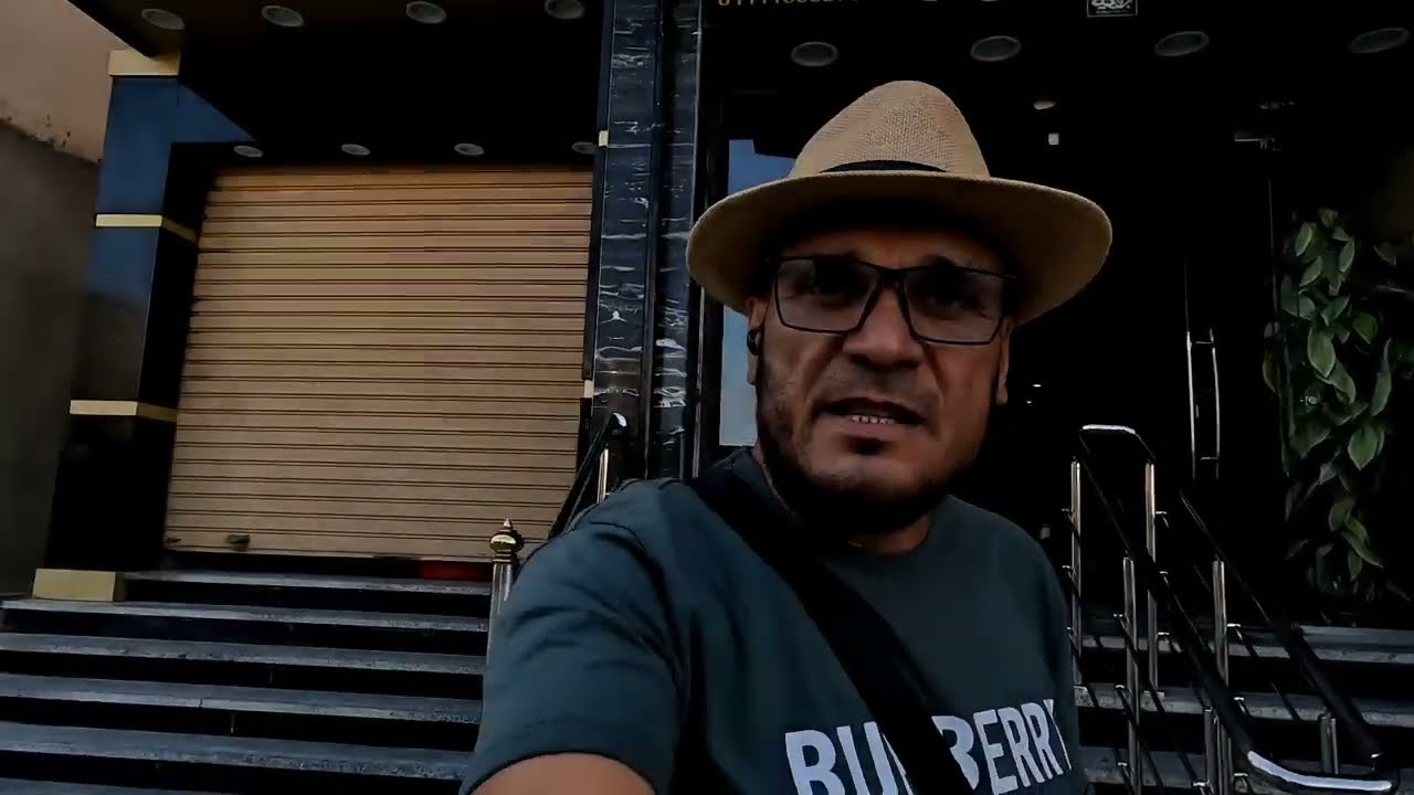 العوام عندنادي ظباط الشرطه ثلاث غرف وغرفتين