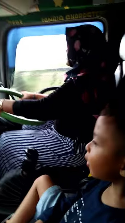 Nyetir tronton sama anak lanang