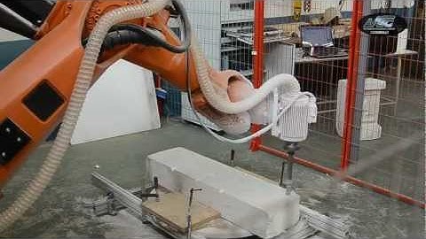 Robot 5 axis milling Kuka and Esprit software.flv