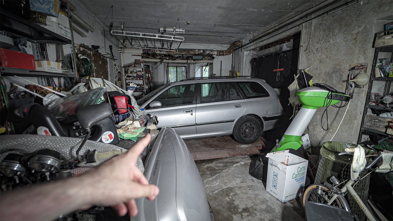 VILLA ABBANDONATA DA 5 ANNI, LASCIANO TUTTO E SPARISCONO NEL NULLA, RIMASTA ANCHE L'AUTO DI FAMIGLIA