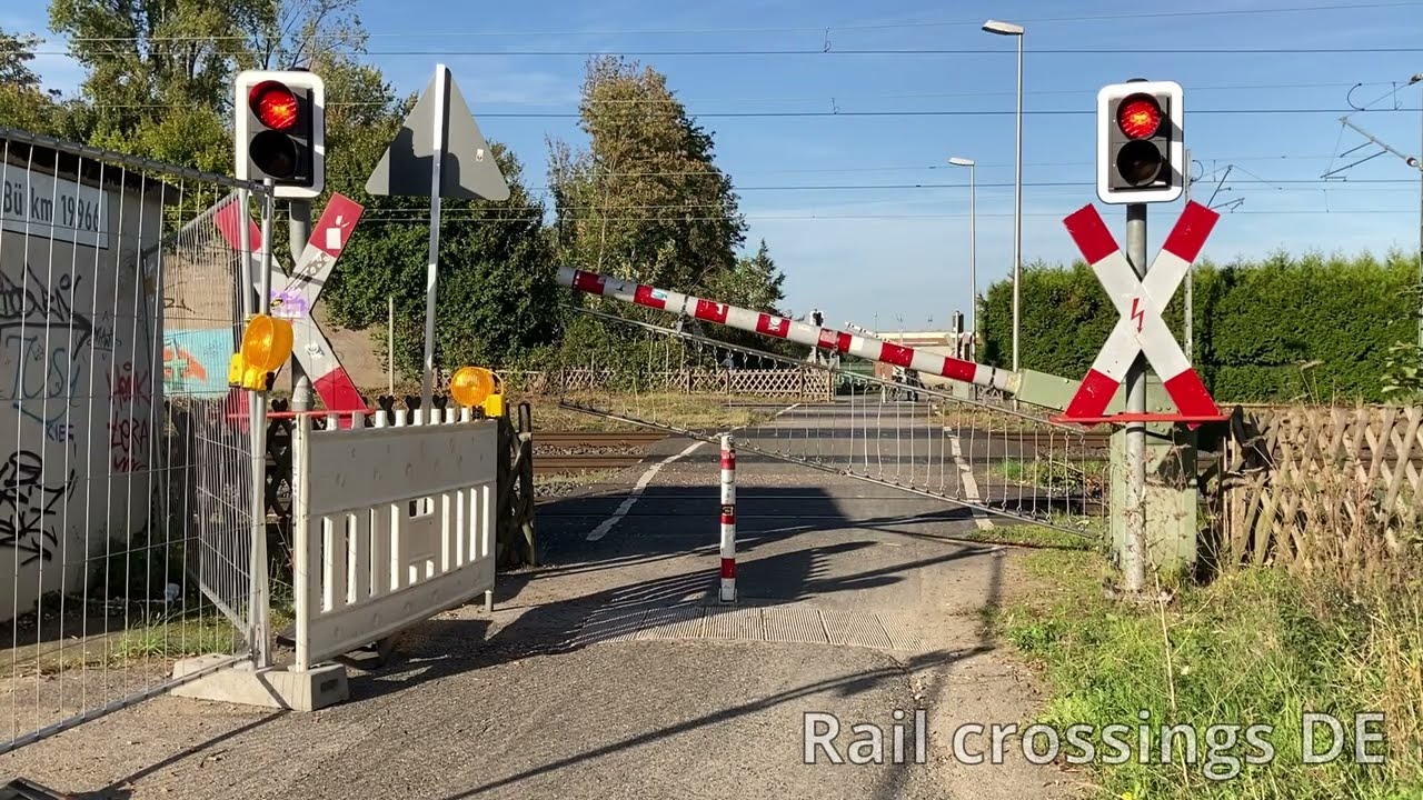 Rail crossing Rommerskirchen [DE] ⨉ Bahnübergang | Rail crossings DE