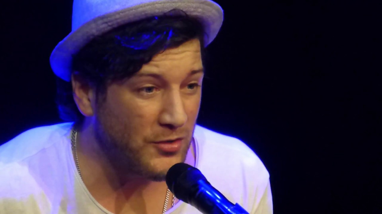Matt Cardle - Silent Night/Diamonds on the Soles of Her Shoes - London Hippodrome - 20/12/17