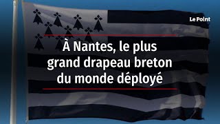 À Nantes, le plus grand drapeau breton du monde déployé