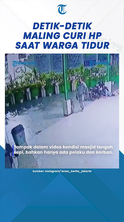 Detik-detik Maling Curi HP Warga Tidur di Teras Masjid #shorts