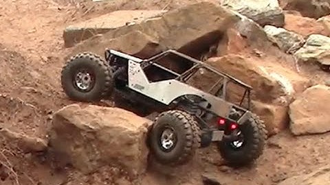 T Belle Presents * Traxxas Summit vs Axial Wraith  -- RC Together