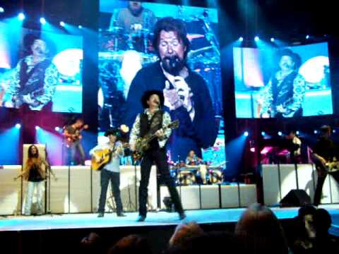 brooks-&-dunn-last-rodeo-pittsburgh-2010-"ain't-nothing-bout-you"