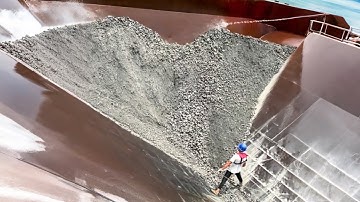 Barge unloading 4000 tons of phosphate - Empty barge end - Relaxing video