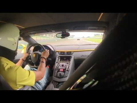Chạy Aventador S tốc độ 223km/h tại Sepang