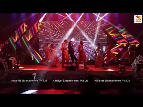 Elli Avram | Live Performance | Jugni Peeke Tight Hai | Bam Bam - Kis Kisko Pyaar Karoon | Delhi