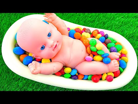 ቪዲዮ: ስኪትልስ እና m&ms ማን ነው ያለው?