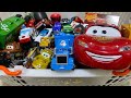 【lightning mcqueen toys collection】ディズニーおもちゃのトミカカーズとハドソン、クルールの仲間たちとはたらくくるま!