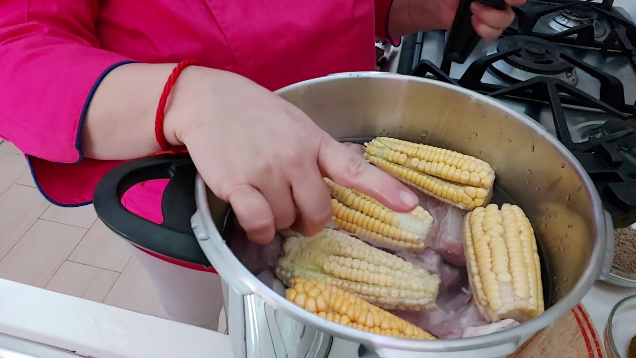 Especial dia de Canarias, costillas de cerdo con papas y mojo de cilantro, receta hecha a mi manera.