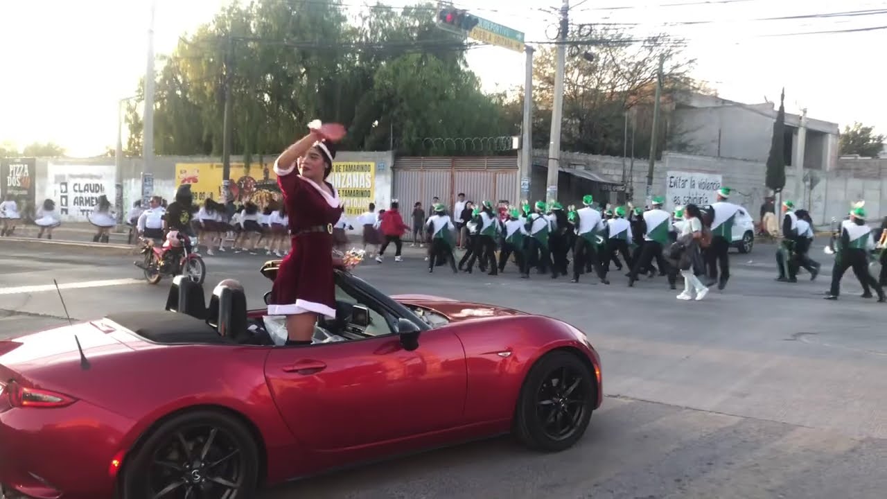 Desfile Navideño De la Universidad Popular de Tehuacán. (2025)