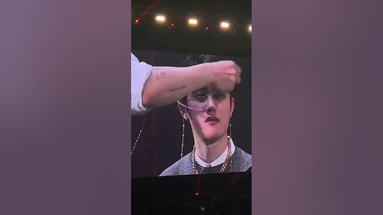 Exo Obsession ethereal face chain #kyungsoo #baekhyun Exo Clock Fanmeeting Concert