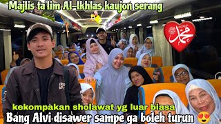 Download lagu PENGAMEN SHOLAWAT//BANG ALVI SAMPE GA BOLEH TURUN LANGSUNG DISAWER SAMA USTADZAH 😍🥰
