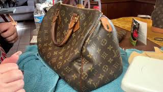 Cleaning and conditioning my 29 year old Louis Vuitton Speedy! #LouisVuitton #cleanbag