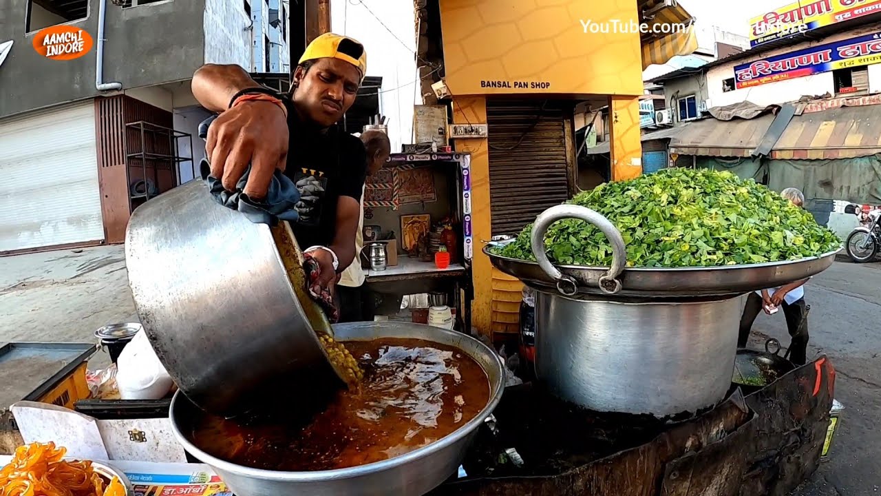 भाजी बड़ा आलू बड़ा समोसा चाट ब्रेड बड़ा दिन भर खाते हैं लोग। Bhaji Bada, Aalobada Indore Street Food