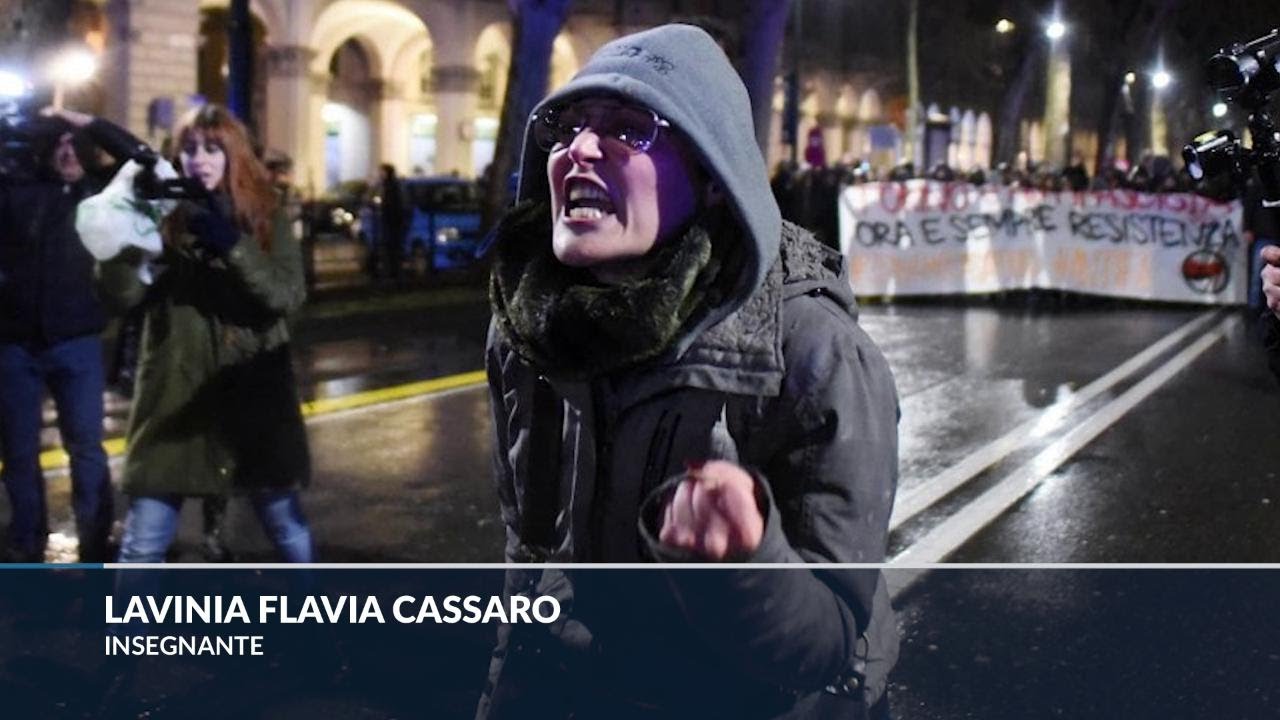 Torino, la maestra che ha augurato morte ai poliziotti: ''Non lo ripeterei solo per furbizia''