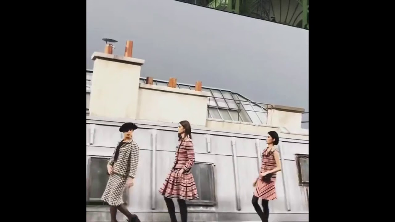 Жена упадна на ревијата на Chanel, а Џиџи Хадид ја „избрка“