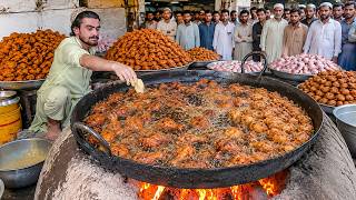 TRADITIONAL CHICKEN PAKORA & CRISPY FRIED CHICKEN COOKING IN PAKISTAN - STREET FOOD PAKORA RECIPE